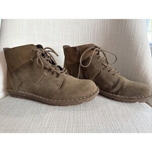 Clarks Tamitha US 7 Women's Dark Tan Suede Lace Up Flat Heel Ankle Chukka Boots